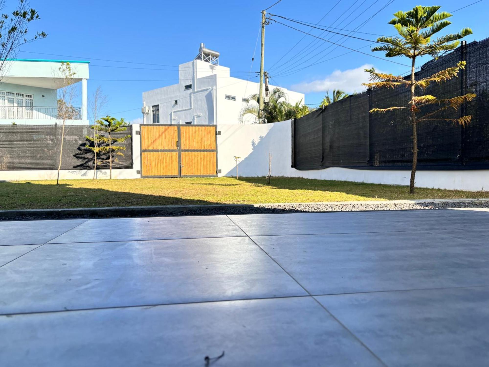 Maison Mont Choisy - One Or Two Bedrooms Apartment Trou aux Biches Exterior foto